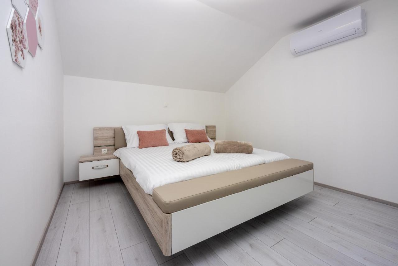 Villa Antani With Heated Pool, Sauna & Jacuzzi Crikvenica Esterno foto
