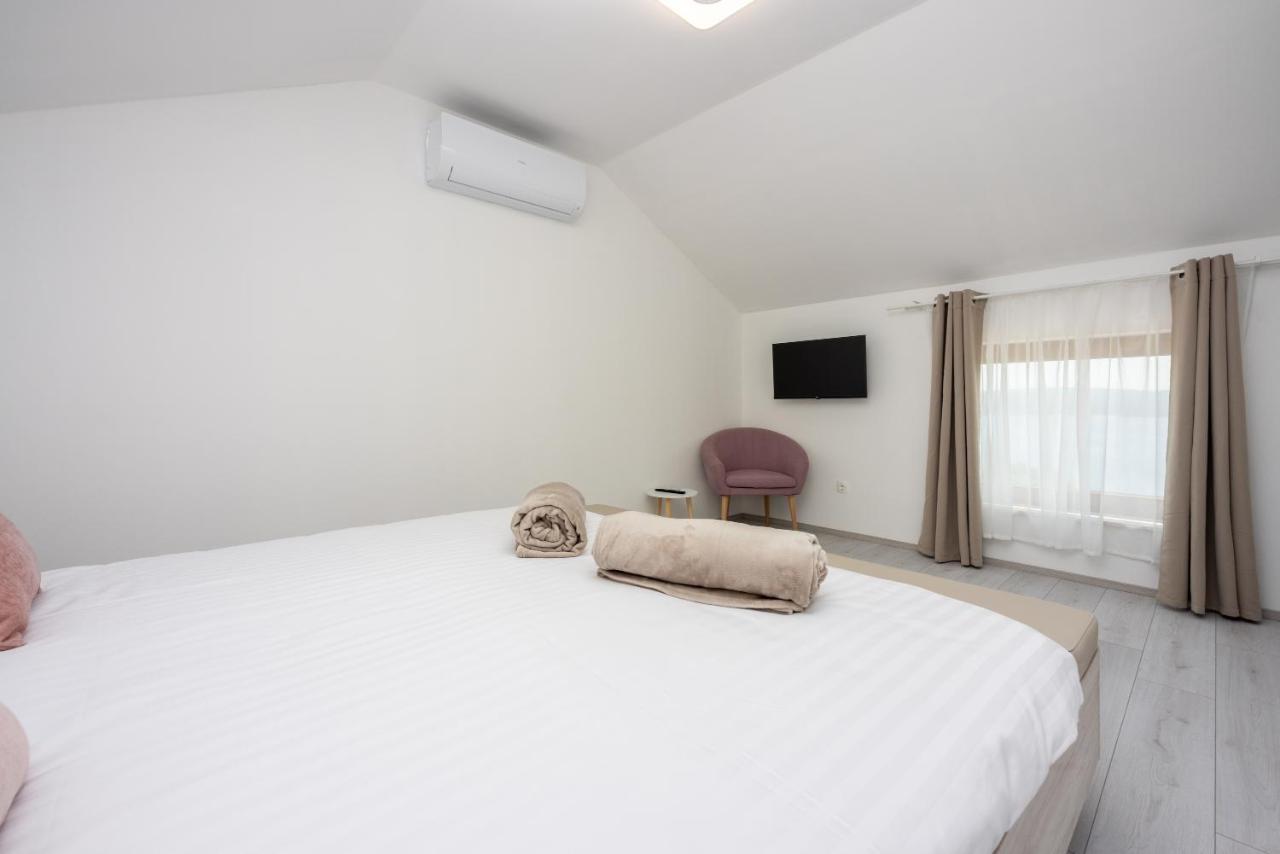 Villa Antani With Heated Pool, Sauna & Jacuzzi Crikvenica Esterno foto